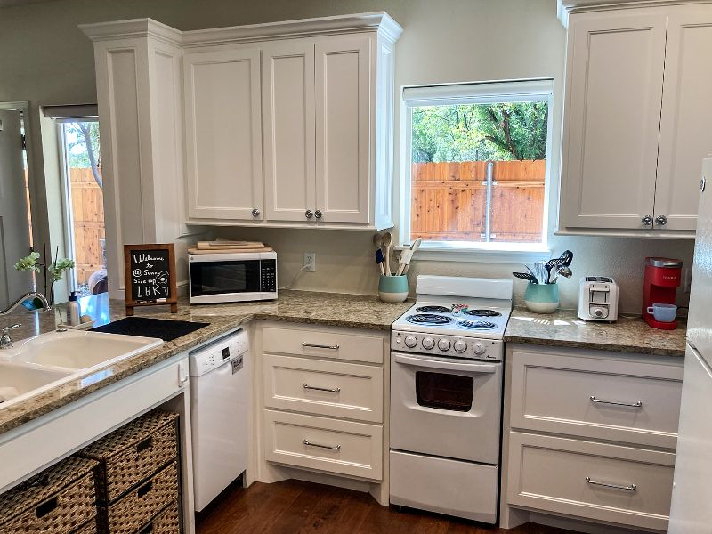 RN-owned property just minutes from UMC and Covenant *entire place* - Photo 7