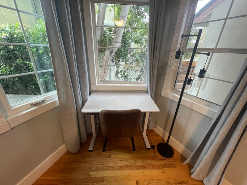 Cute 1 bedroom with private yard - Photo 6