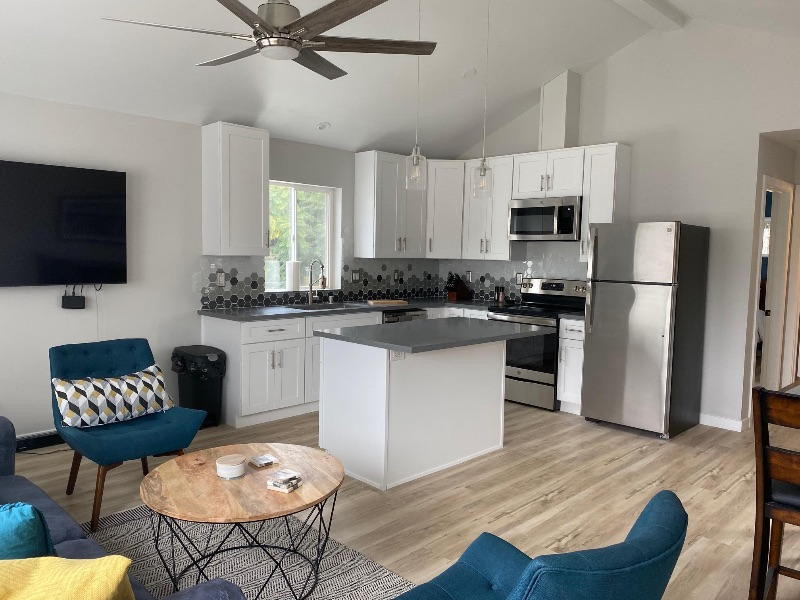 Upscale One Bedroom Apartment Available 1/7/2027 - Photo 1