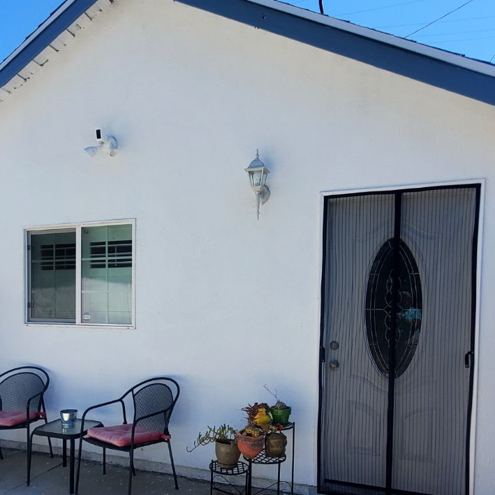Tiny Studio Back House (324 sq ft) w/ Private Entrance (LGBTQ Friendly) - Photo 5