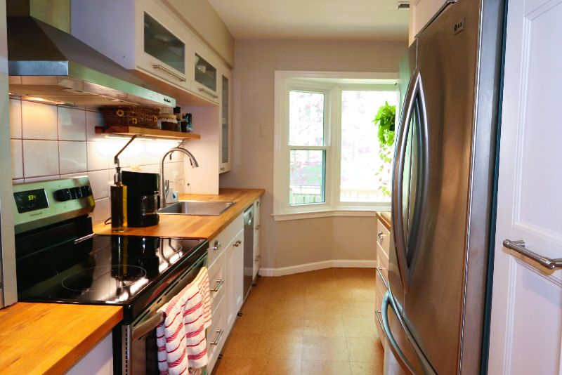 Master Bedroom in Three-Story Townhouse - Photo 7