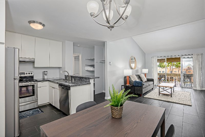 Walking distance to beach, boardwalk, lots of restaurants, pool, tennis, gated community - Photo 1