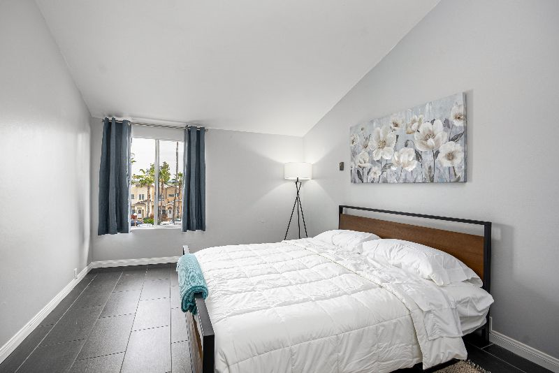 Walking distance to beach, boardwalk, lots of restaurants, pool, tennis, gated community - Photo 3