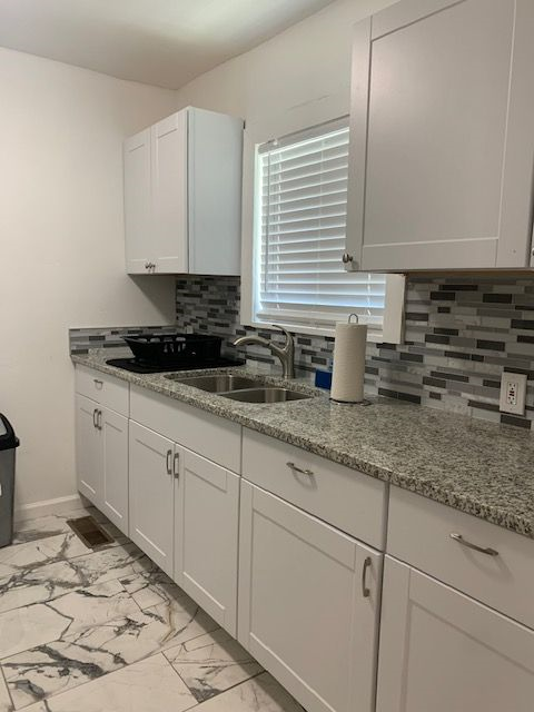 Super cute 2 bedroom -Unit B