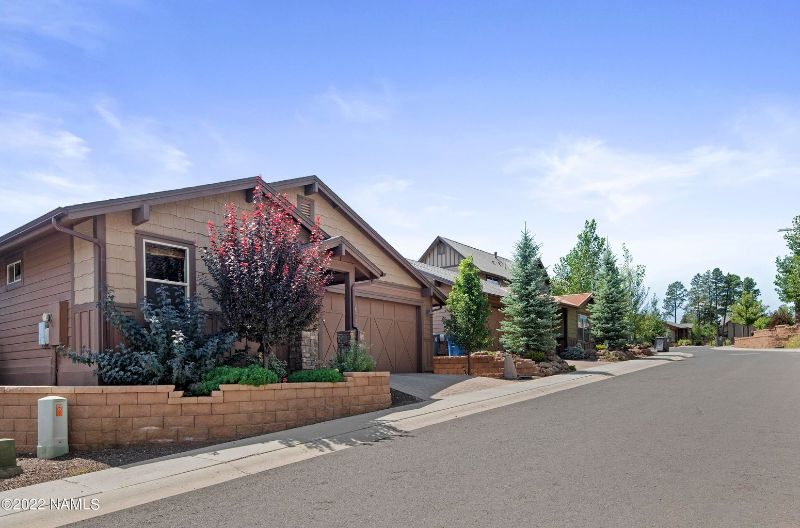 Entire Beautiful Home with a 1 Bedroom and Den (with queen sleeper sofa for guests) and Living Room, kitchen, back patio