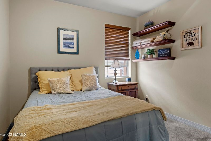 Entire Beautiful Home with a 1 Bedroom and Den (with queen sleeper sofa for guests) and Living Room, - Photo 6