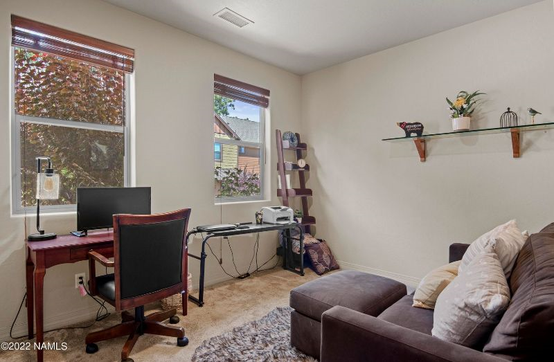 Entire Beautiful Home with a 1 Bedroom and Den (with queen sleeper sofa for guests) and Living Room, - Photo 12
