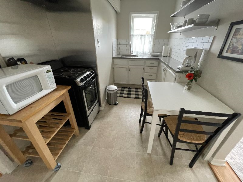 Bright, charming garden apartment - Photo 2