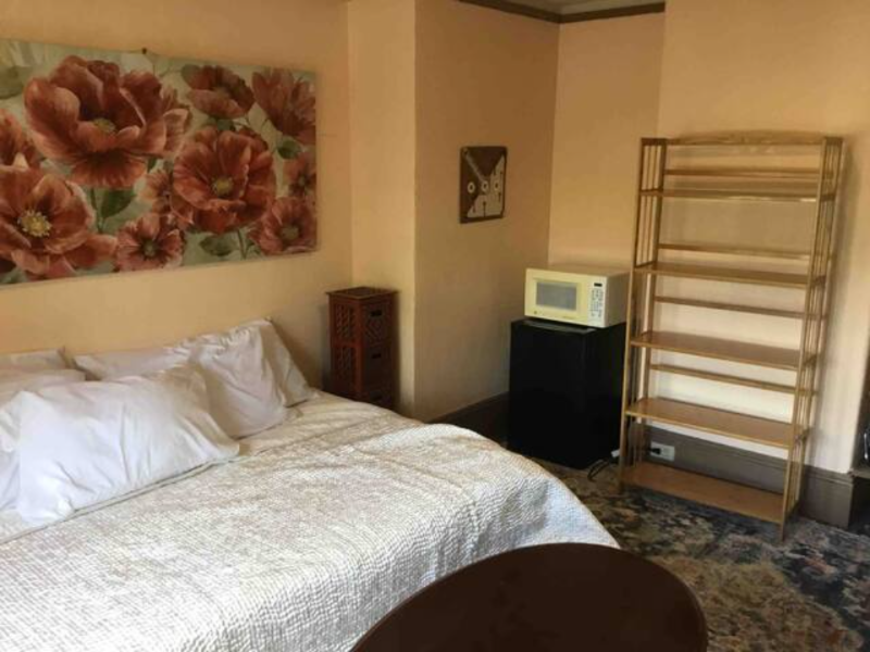 A Downtown Stylish and Cozy Santa Rosa Room