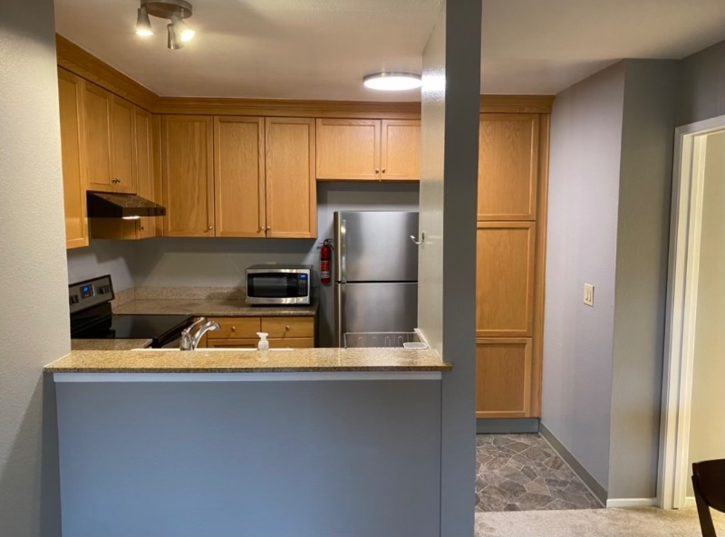 Studio condo-across from Sutter Vallejo, two blocks from Kaiser Vallejo and 20min drive to Queen of the Valley Hospital Napa - Photo 5