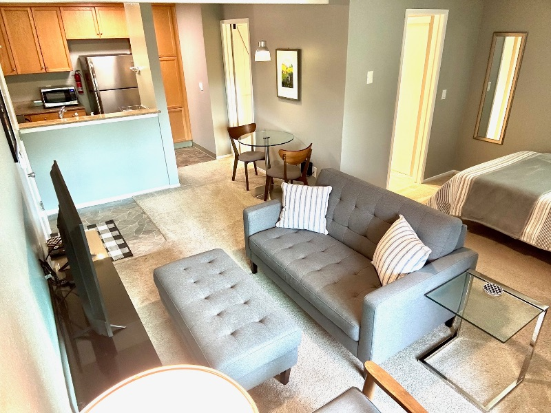 Studio condo-across from Sutter Vallejo, two blocks from Kaiser Vallejo and 20min drive to Queen of the Valley Hospital Napa - Photo 3