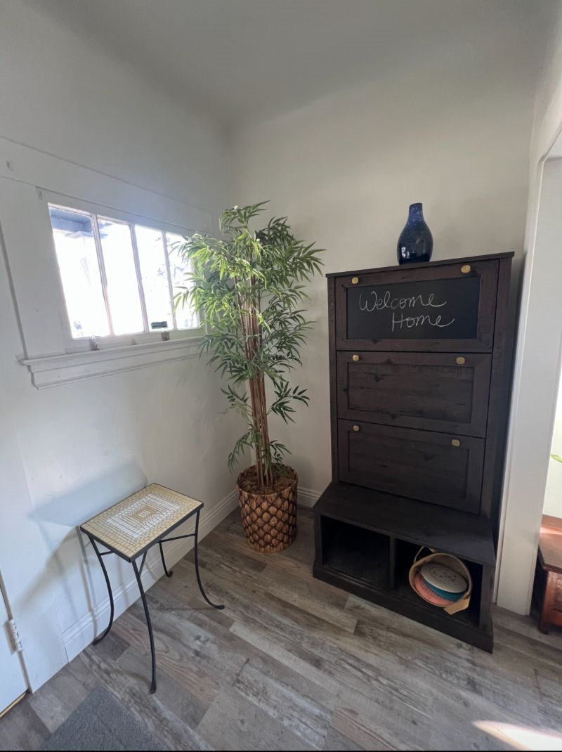 2B/2B Beautifully Updated Historic Home - Centrally Located - Photo 3