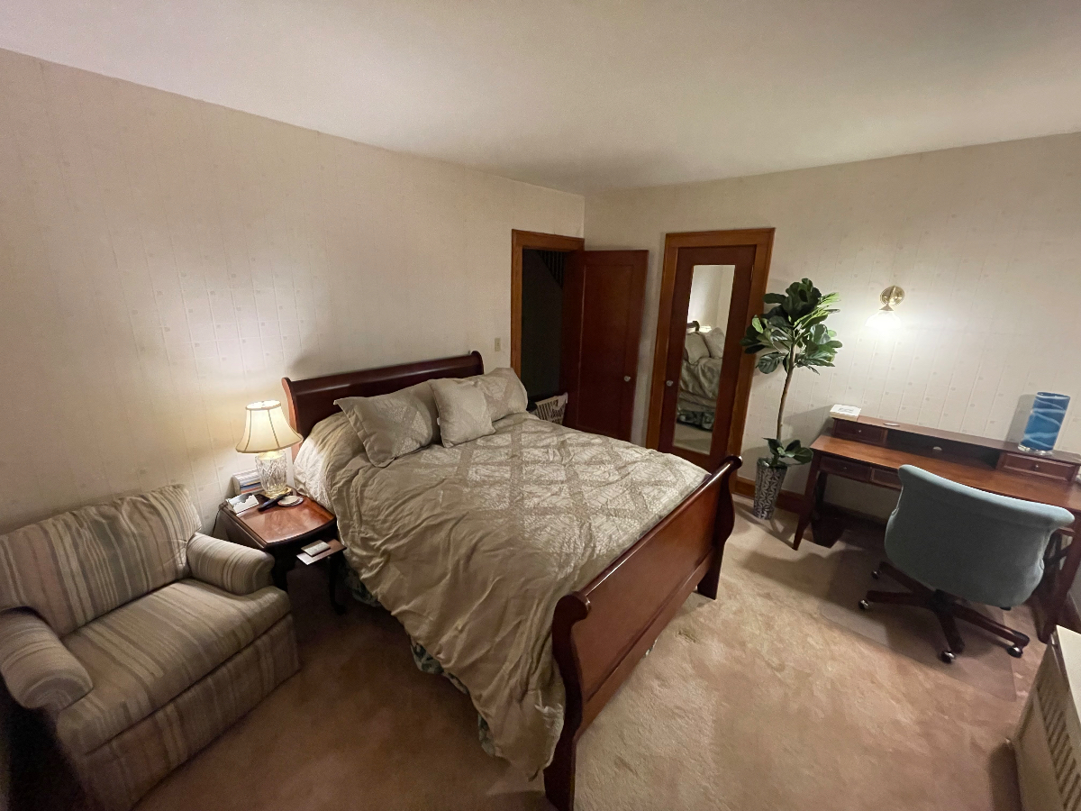 Hill Section Private Room in Beautiful Home - Photo 2