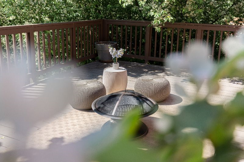 Upstairs Unit with Large Deck Near Downtown and Hospitals - Photo 2