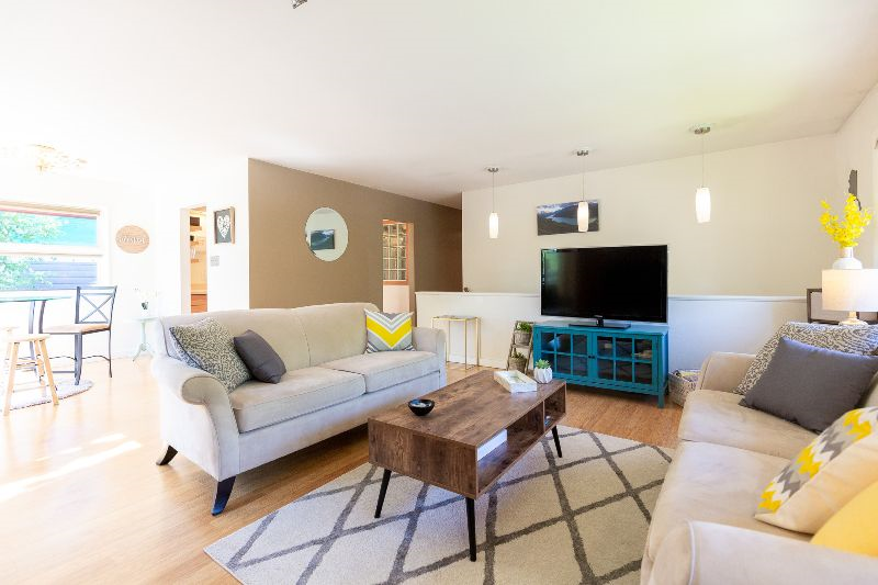 Upstairs Unit with Large Deck Near Downtown and Hospitals - Photo 3