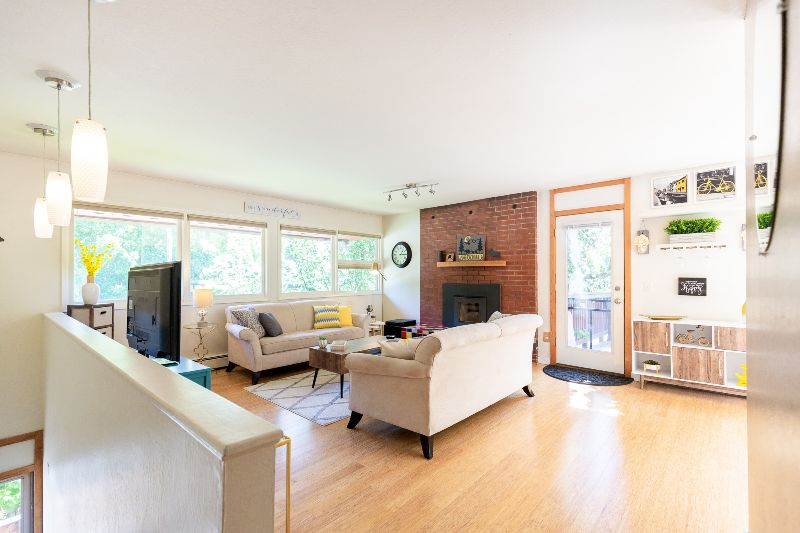 Upstairs Unit with Large Deck Near Downtown and Hospitals - Photo 4