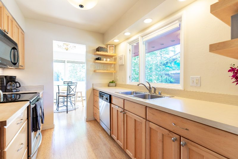 Upstairs Unit with Large Deck Near Downtown and Hospitals - Photo 8