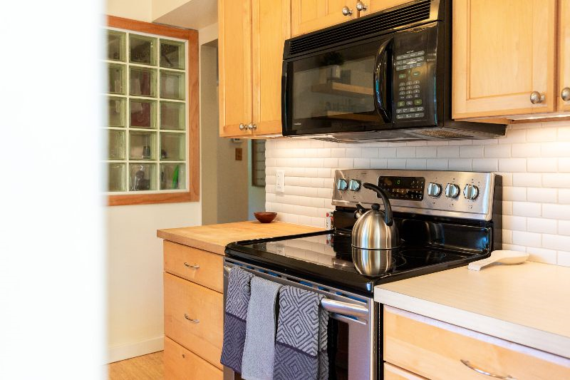 Upstairs Unit with Large Deck Near Downtown and Hospitals - Photo 10