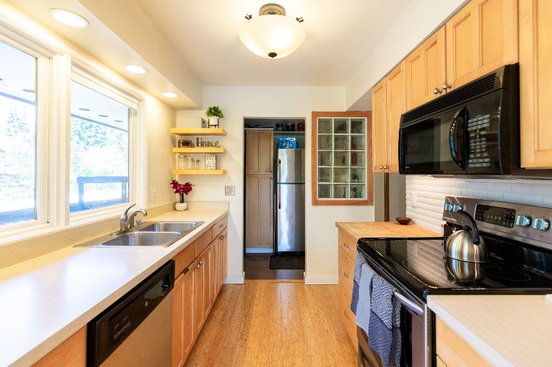 Upstairs Unit with Large Deck Near Downtown and Hospitals - Photo 11