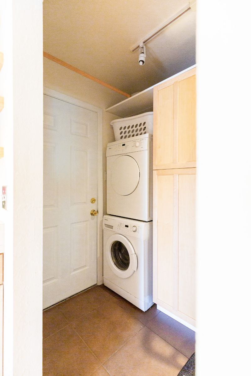 Upstairs Unit with Large Deck Near Downtown and Hospitals - Photo 12
