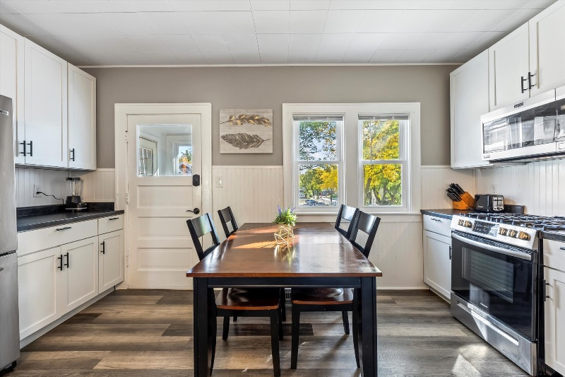 Stunning 3br within 15min of All MKE Areas - Photo 9