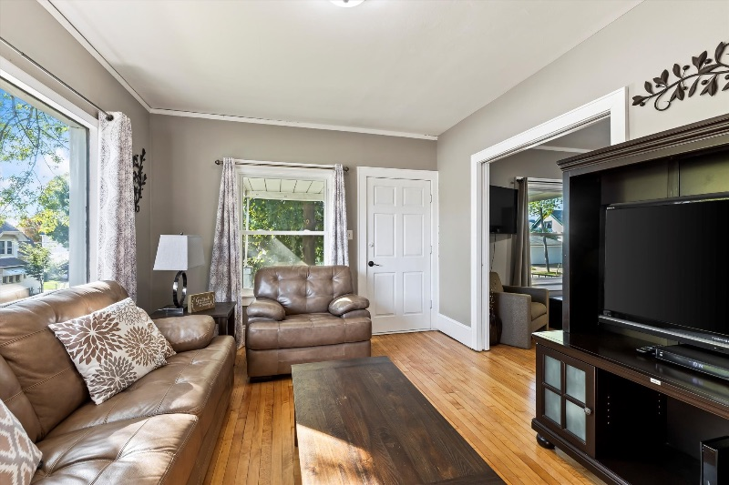 Stunning 3br within 15min of All MKE Areas - Photo 3