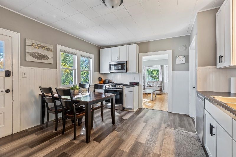 Stunning 3br within 15min of All MKE Areas - Photo 7
