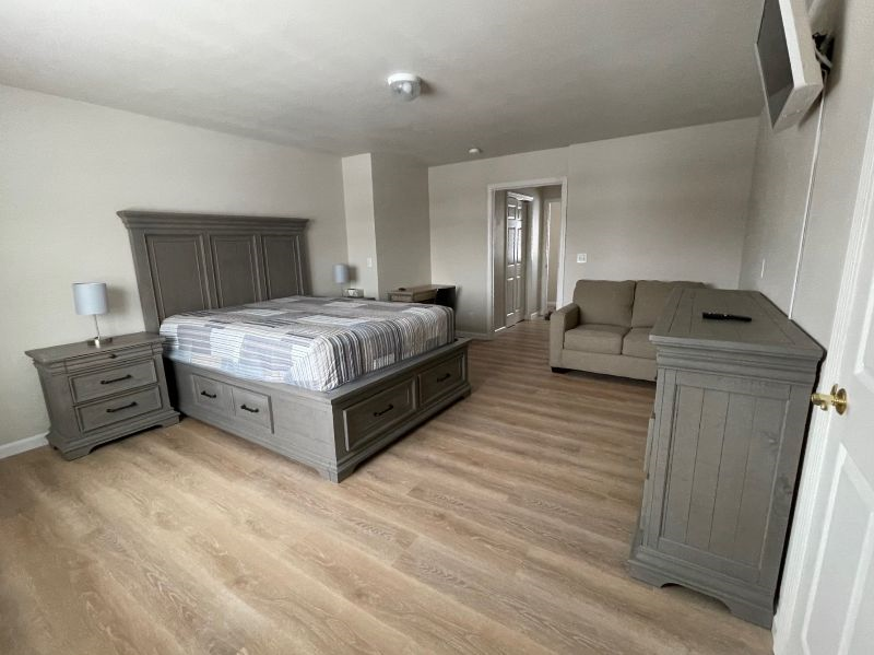 Valley View House Suite 2 of 4 with Garage Bay