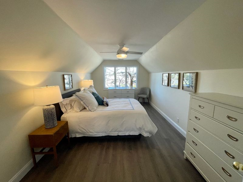 Updated and spacious one bedroom apartment - Photo 12