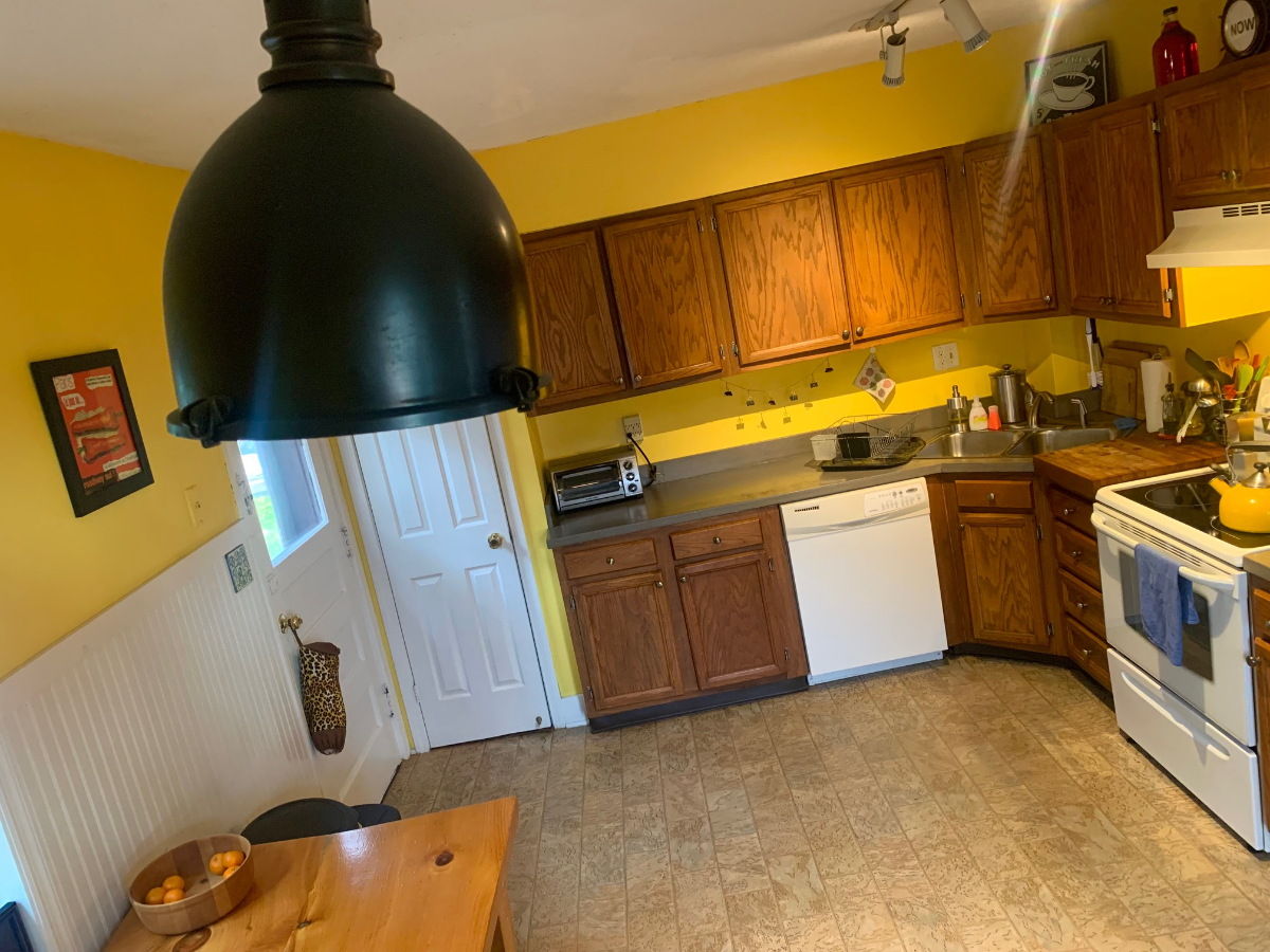 Spacious and cozy room in a 2BR home - Photo 11