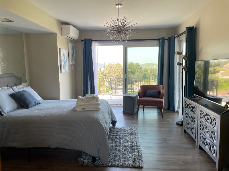 Hilltop Property w/Panoramic Views THE VIEW RM