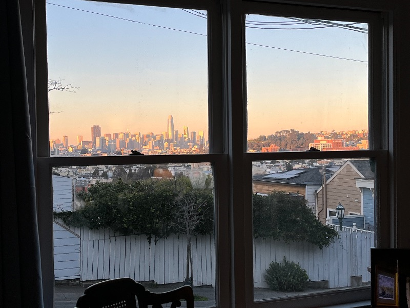AVAILABLE 1/10/27 Quiet junior one-bedroom with laundry and SF city view. - Photo 2