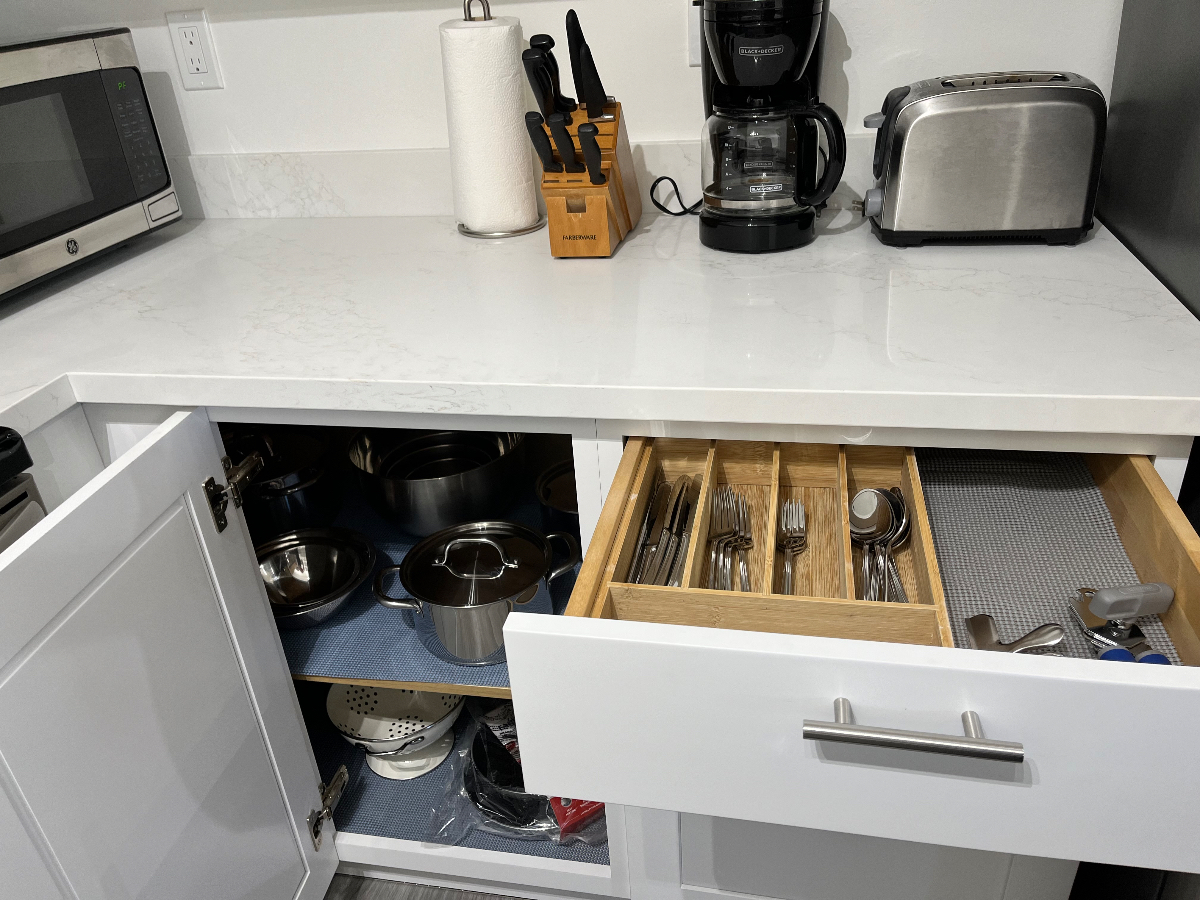 AVAILABLE 1/10/27 Quiet junior one-bedroom with laundry and SF city view. - Photo 6
