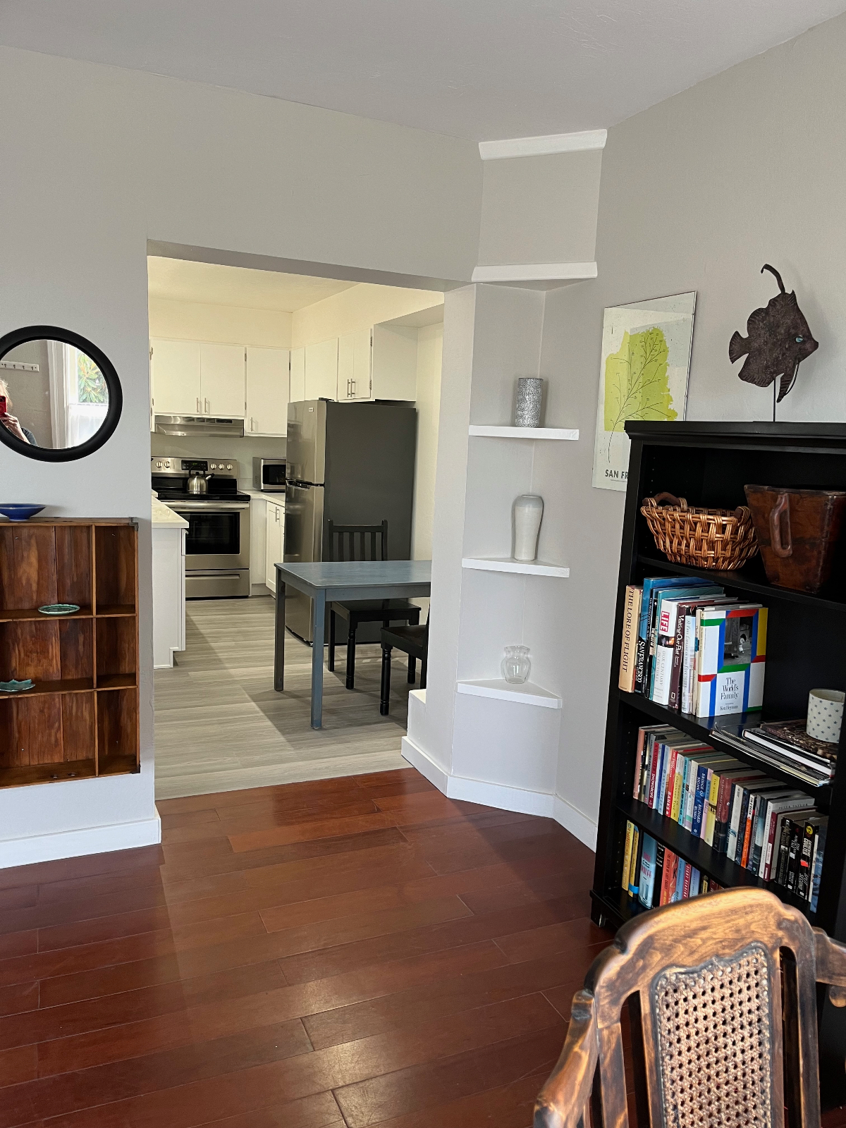 AVAILABLE 1/10/27 Quiet junior one-bedroom with laundry and SF city view. - Photo 4
