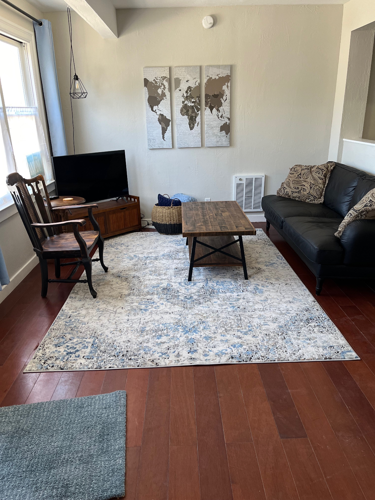 AVAILABLE 1/10/27 Quiet junior one-bedroom with laundry and SF city view. - Photo 1