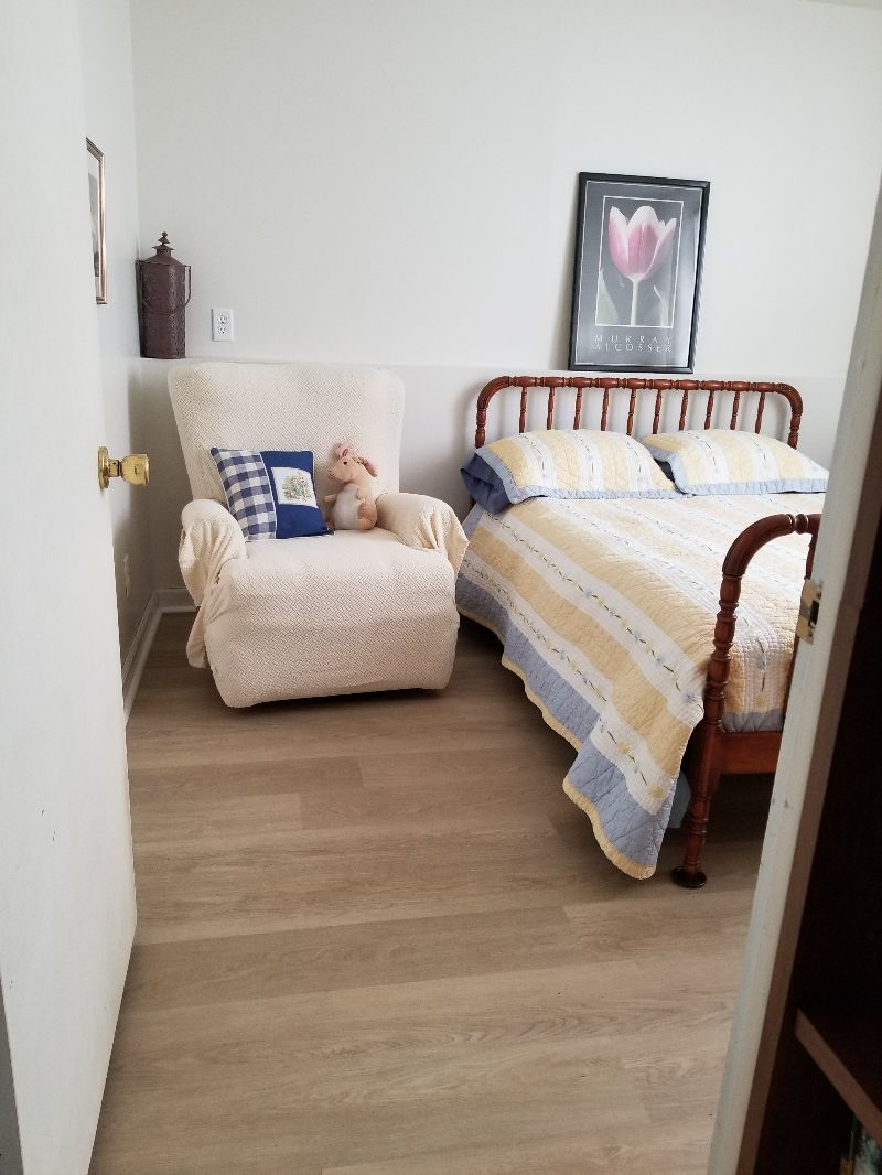 Cheerful bedroom, kitchenette, living room