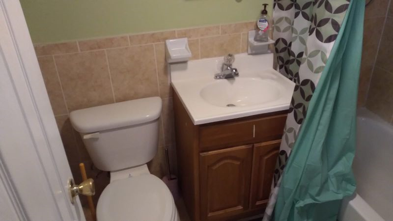 Cozy corner. In Queens - Basement Apartment - Photo 10