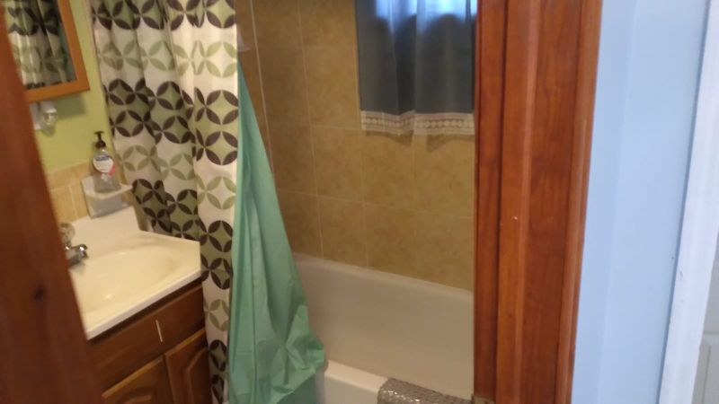 Cozy corner. In Queens - Basement Apartment - Photo 9