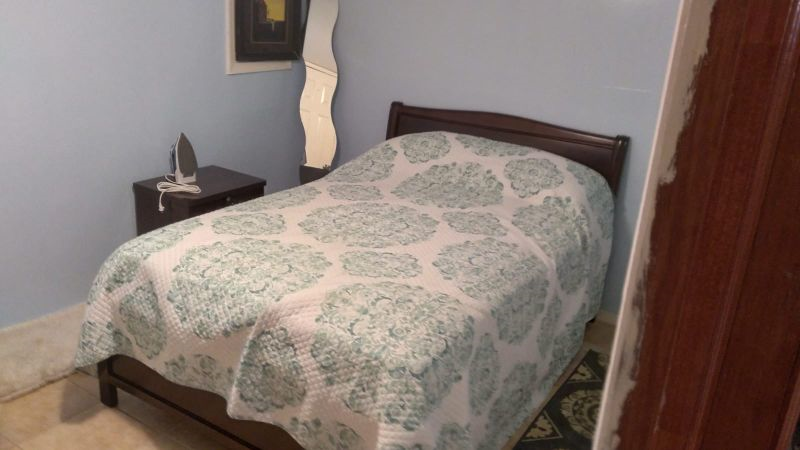 Cozy corner. In Queens - Basement Apartment - Photo 6