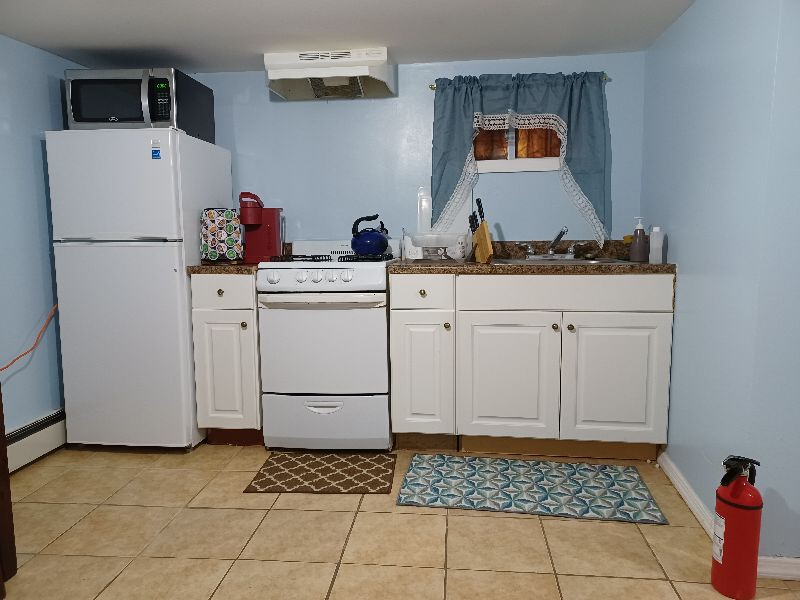 Cozy corner. In Queens - Basement Apartment - Photo 2
