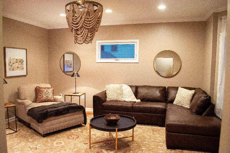 Spacious Urban APT w/4BR Office-Ready in Albany - Photo 2