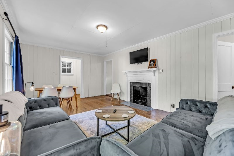 Unit A - renovated 2bd/1ba