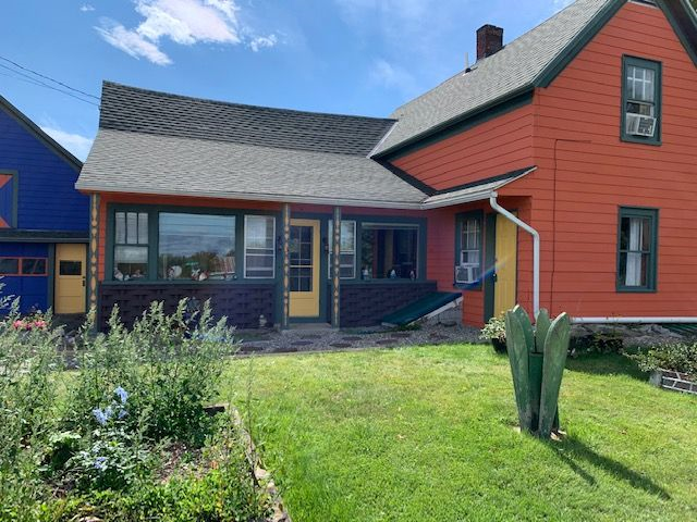 Whimsy Cottage - 3 BR cottage serving the Newport VT medical community - Photo 2