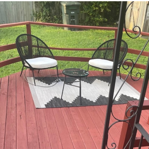 Fully Renovated House With Private Parking - Photo 7