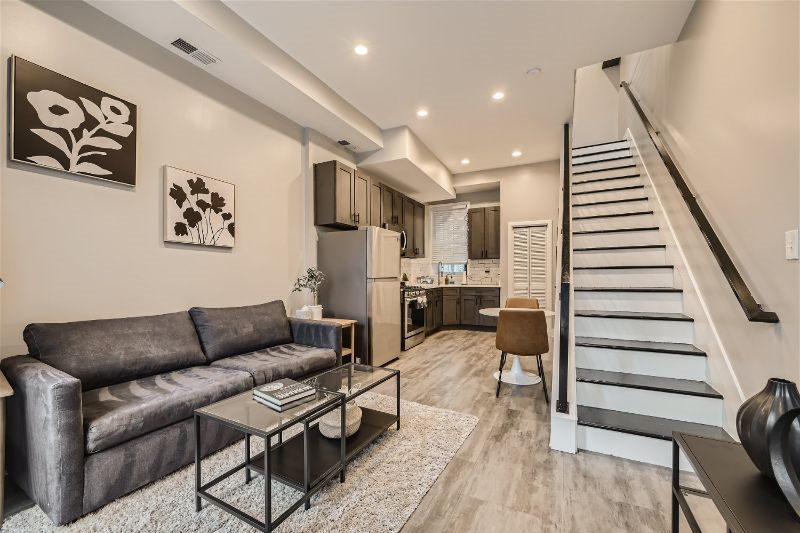 Upscale Condo/ National Aquarium