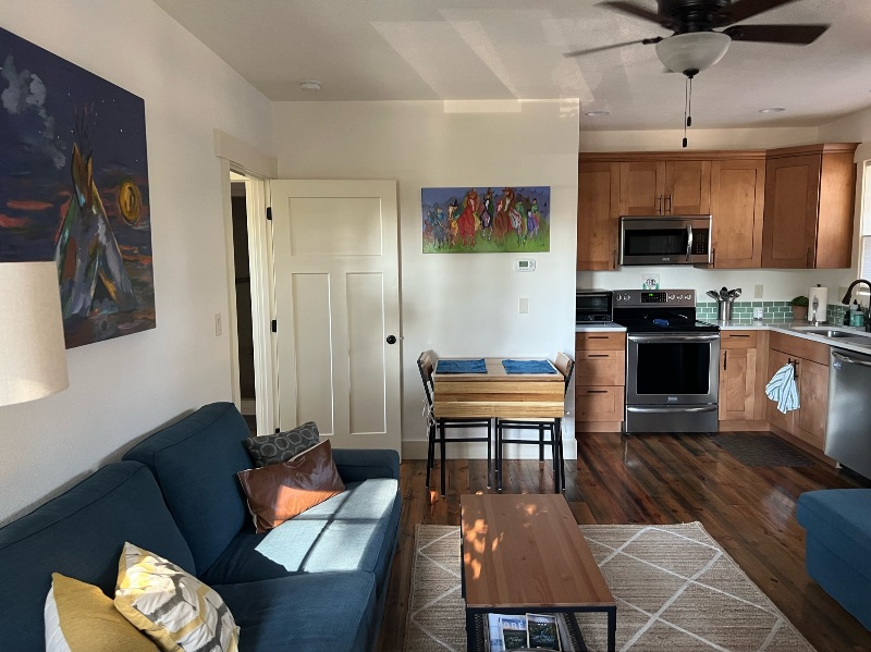 Welcome to the Doghouse Great one bedroom apartment right in the heart of Bend - Photo 2