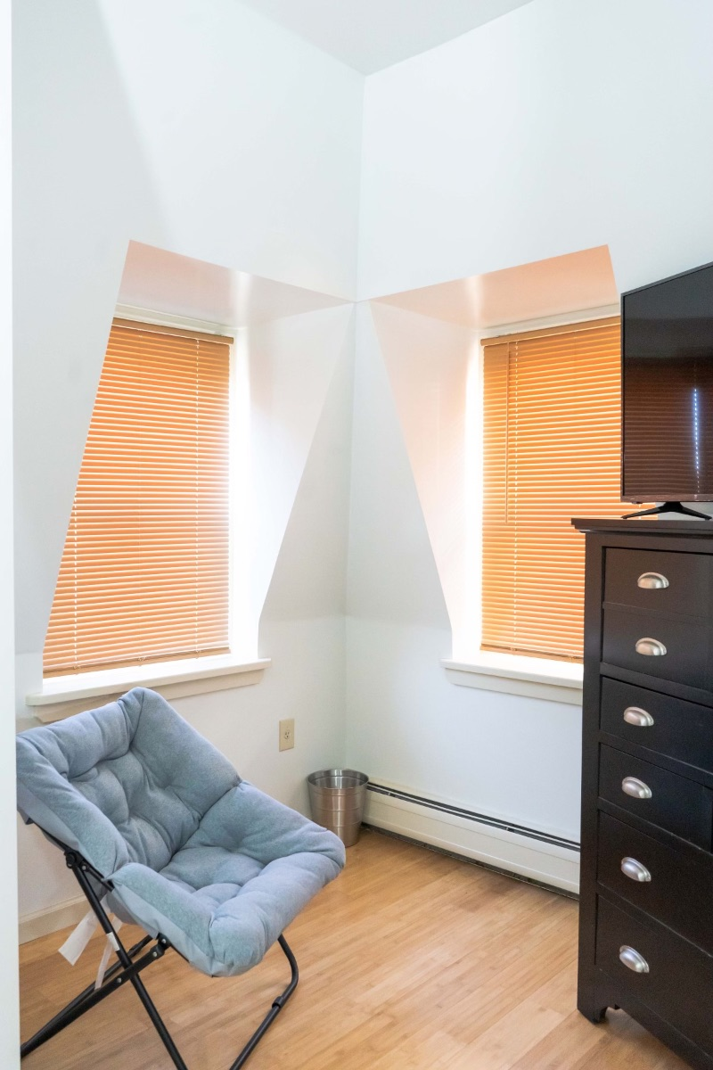 3rd Floor, Lovely, spacious, modern 1-bedroom apt. - Photo 11
