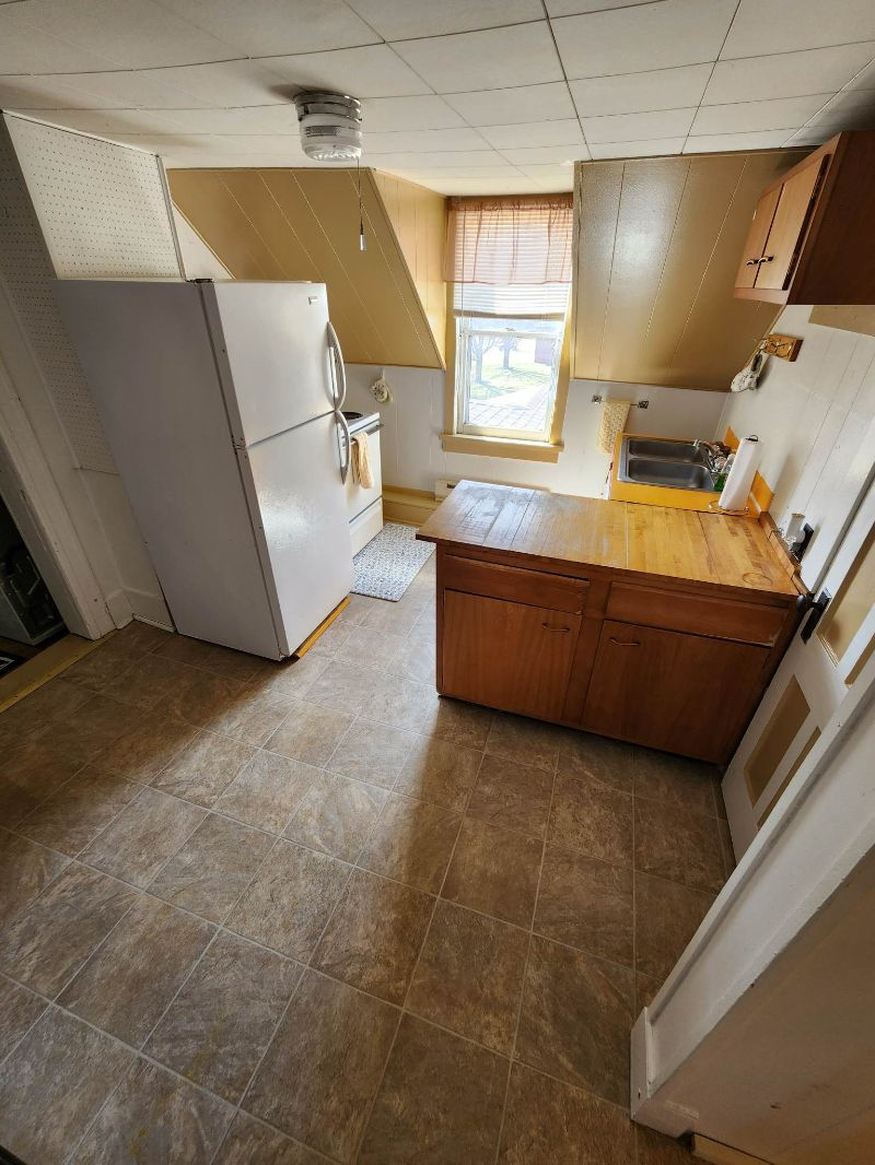 2 Bedroom upstairs apartment - Photo 9