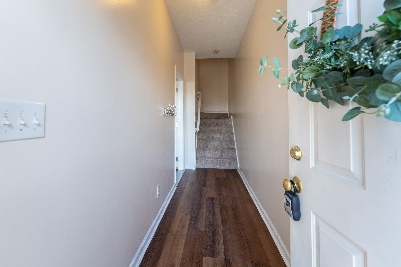 Gorgeous and Furnished townhome near hospitals - Photo 2