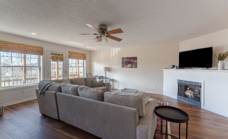 Gorgeous and Furnished townhome near hospitals - Photo 4